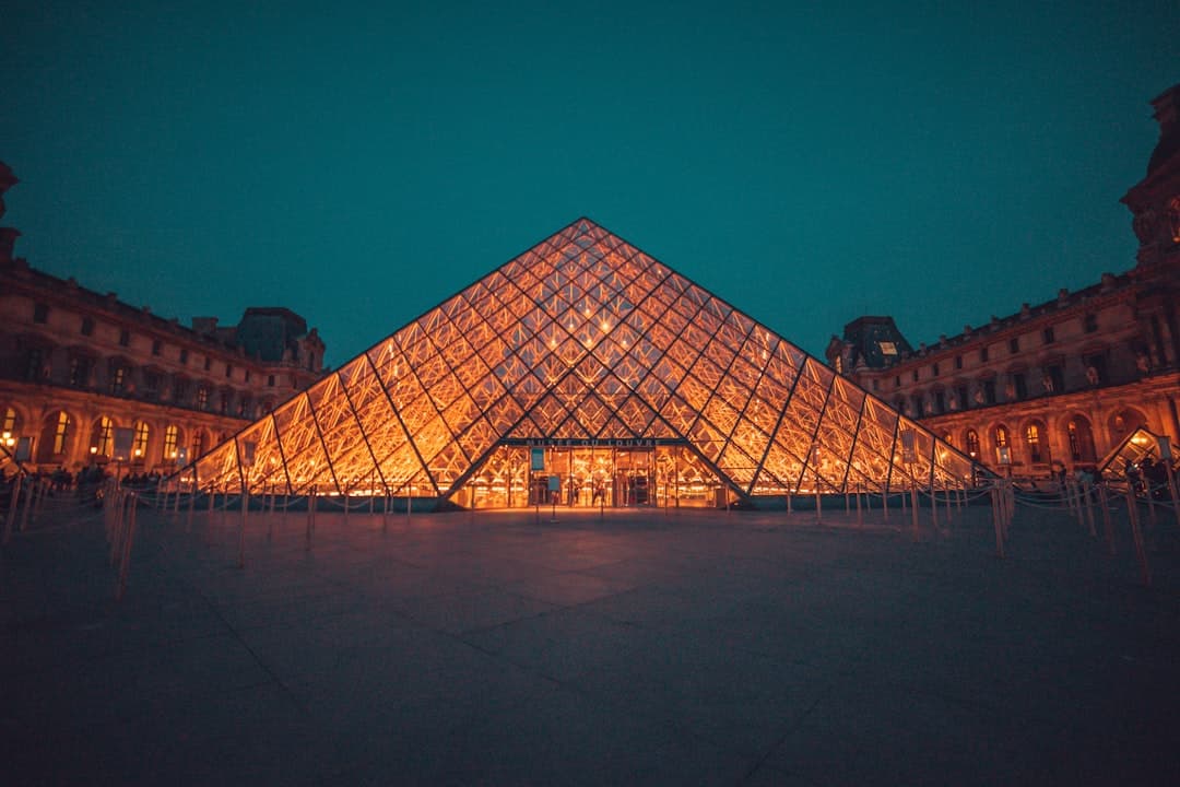 The Perfect Paris Girls Trip Itinerary | Cafes, Vintage Shopping & Parks